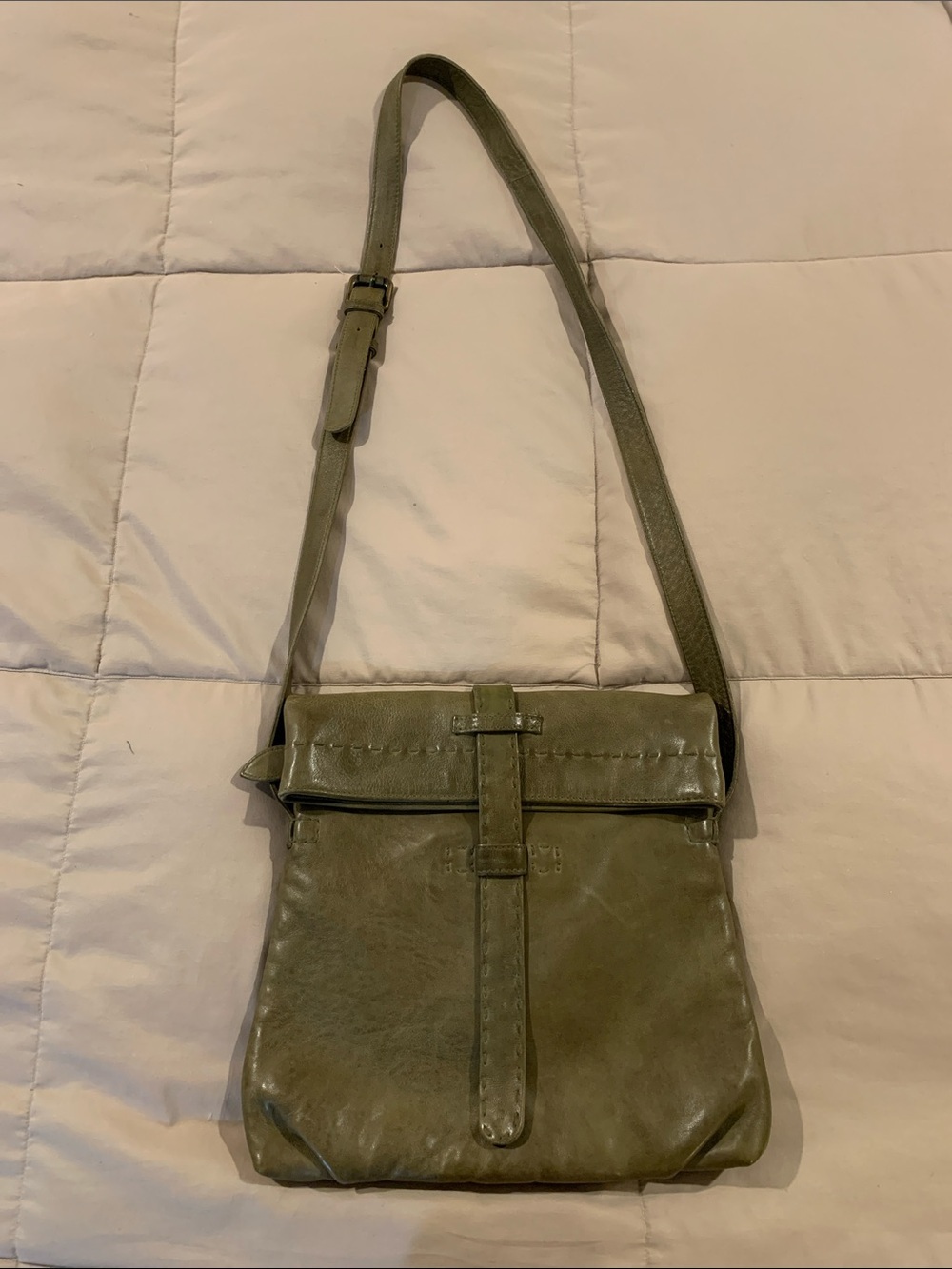 Scully London Arya Adjustable Olive Tone Leather Messenger Crossbody Purse​